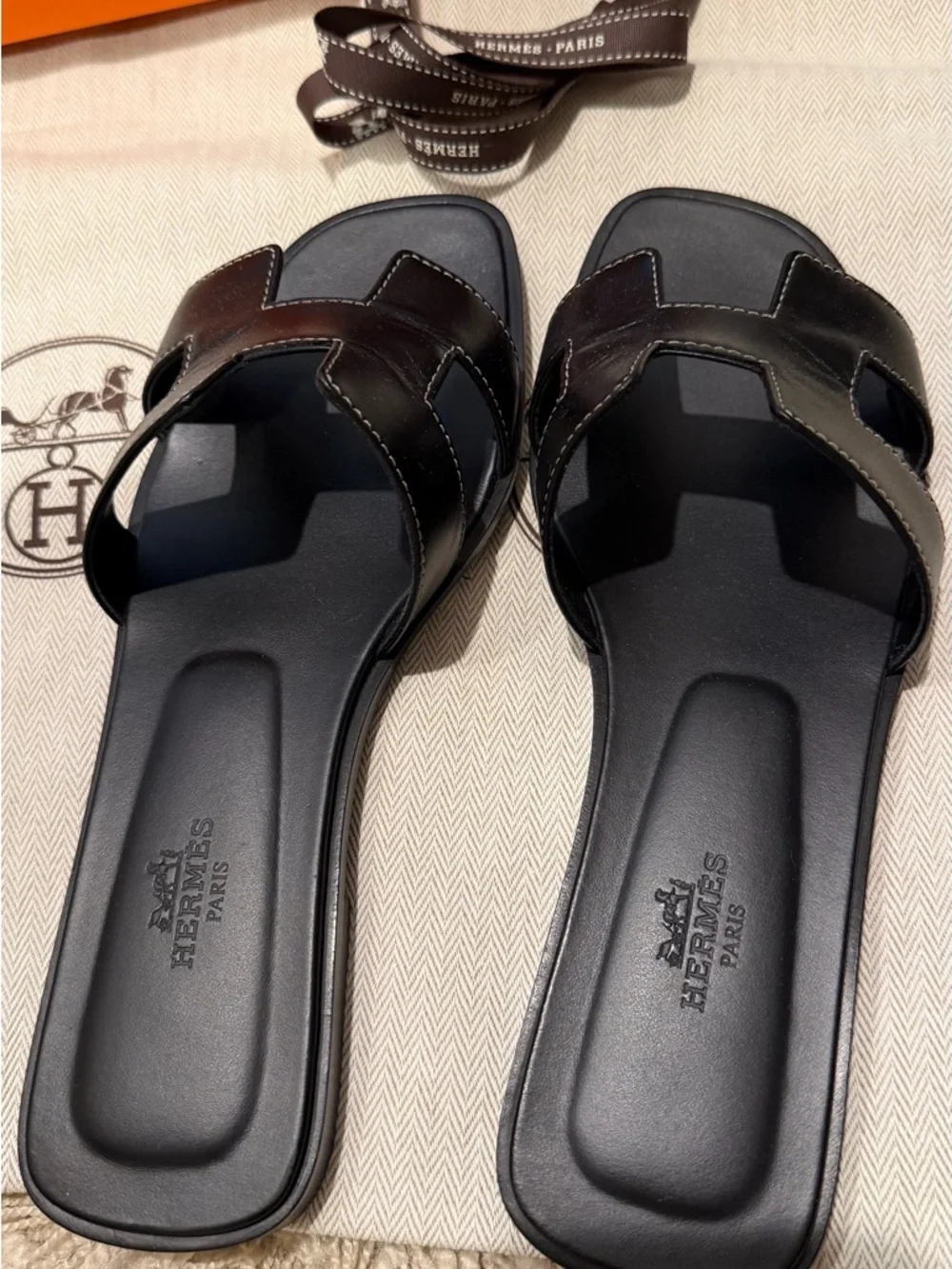 Hermes Black Oran Leather Women's Slide Sandals - Picture 4 of 5